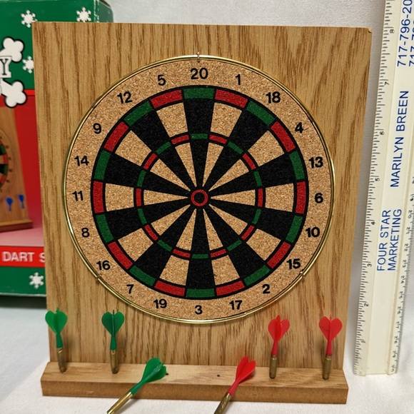 Small Wooden Desktop Dart Board Vintage Set with 6 Tiny Darts - Picture 2 of 4